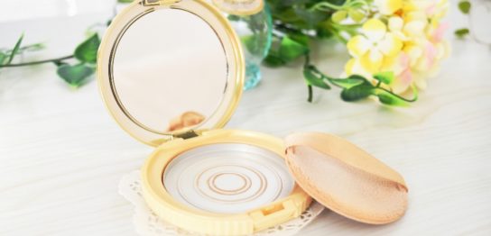 手鏡の替わりになるコンパクトミラー